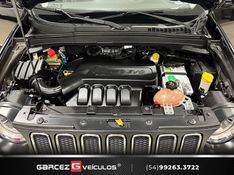 JEEP RENEGADE 1.8 16V LONGITUDE 2015/2016 GARCEZ VEÍCULOS BENTO GONÇALVES / Carros no Vale