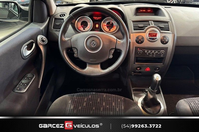 RENAULT MÉGANE 1.6 DYNAMIQUE GRAND TOUR 16V 2012/2013 GARCEZ VEÍCULOS BENTO GONÇALVES / Carros no Vale