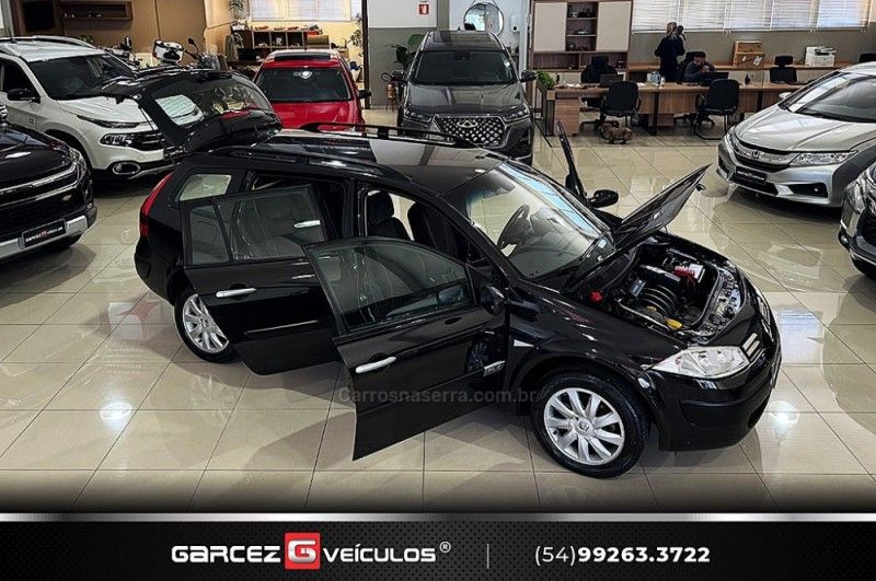 RENAULT MÉGANE 1.6 DYNAMIQUE GRAND TOUR 16V 2012/2013 GARCEZ VEÍCULOS BENTO GONÇALVES / Carros no Vale