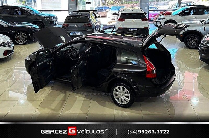 RENAULT MÉGANE 1.6 DYNAMIQUE GRAND TOUR 16V 2012/2013 GARCEZ VEÍCULOS BENTO GONÇALVES / Carros no Vale