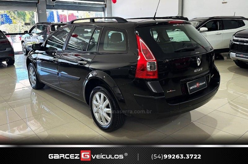 RENAULT MÉGANE 1.6 DYNAMIQUE GRAND TOUR 16V 2012/2013 GARCEZ VEÍCULOS BENTO GONÇALVES / Carros no Vale