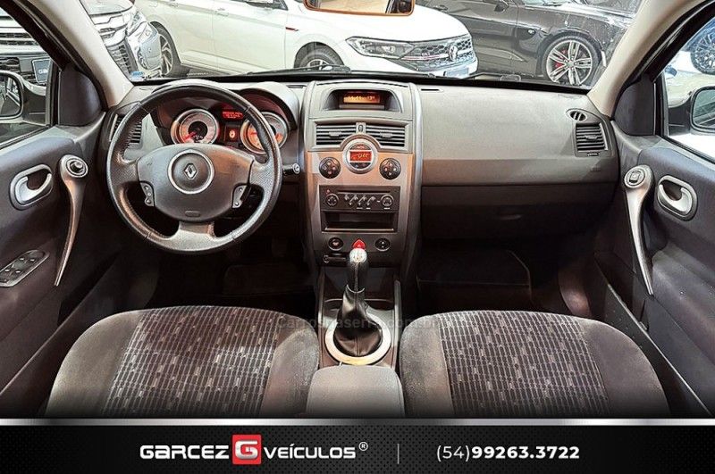 RENAULT MÉGANE 1.6 DYNAMIQUE GRAND TOUR 16V 2012/2013 GARCEZ VEÍCULOS BENTO GONÇALVES / Carros no Vale