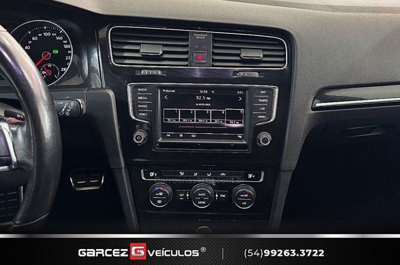 VOLKSWAGEN GOLF 2.0 TSI GTI 16V TURBO 2017/2017 GARCEZ VEÍCULOS BENTO GONÇALVES / Carros no Vale