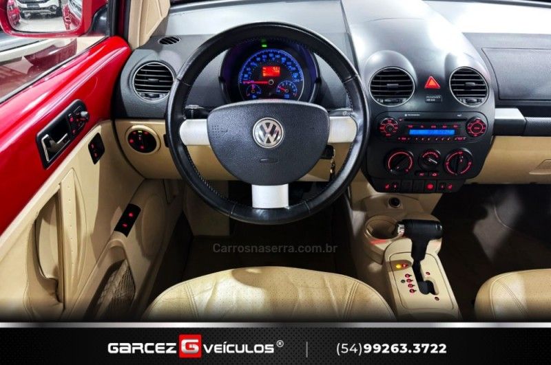 VOLKSWAGEN NEW BEETLE 2.0 MI 8V TIPTRONIC 2009/2010 GARCEZ VEÍCULOS BENTO GONÇALVES / Carros no Vale VOLKSWAGEN NEW BEETLE 2.0 MI 8V TIPTRONIC 2009/2010 GARCEZ VEÍCULOS BENTO GONÇALVES / Carros no Vale