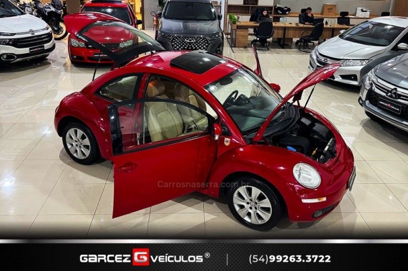 VOLKSWAGEN NEW BEETLE 2.0 MI 8V TIPTRONIC 2009/2010 GARCEZ VEÍCULOS BENTO GONÇALVES / Carros no Vale VOLKSWAGEN NEW BEETLE 2.0 MI 8V TIPTRONIC 2009/2010 GARCEZ VEÍCULOS BENTO GONÇALVES / Carros no Vale