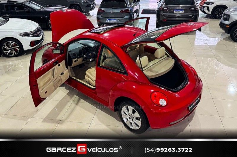 VOLKSWAGEN NEW BEETLE 2.0 MI 8V TIPTRONIC 2009/2010 GARCEZ VEÍCULOS BENTO GONÇALVES / Carros no Vale VOLKSWAGEN NEW BEETLE 2.0 MI 8V TIPTRONIC 2009/2010 GARCEZ VEÍCULOS BENTO GONÇALVES / Carros no Vale