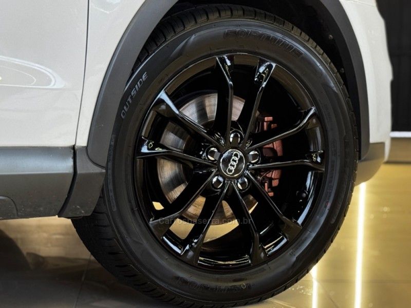 AUDI Q3 2.0 TFSI QUATTRO S TRONIC 2015/2015 GRIFFCAR MULTIMARCAS DOIS IRMÃOS / Carros no Vale