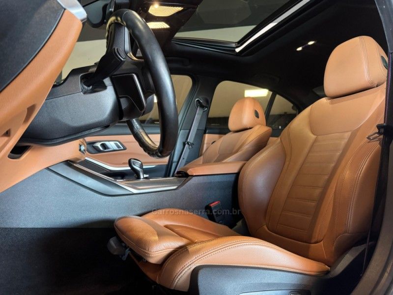 BMW 320I 2.0 M SPORT 16V TURBO 2021/2021 GRIFFCAR MULTIMARCAS DOIS IRMÃOS / Carros no Vale