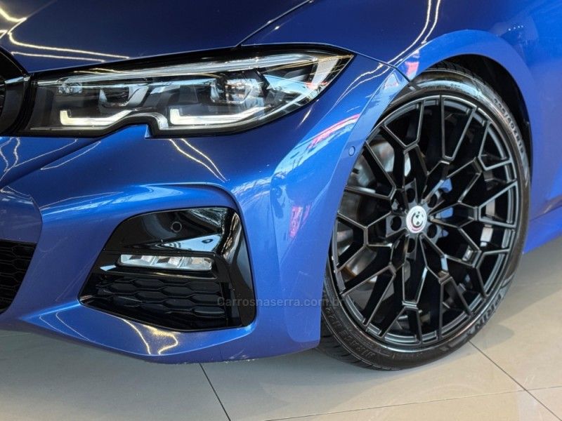 BMW 320I 2.0 M SPORT 16V TURBO 2021/2021 GRIFFCAR MULTIMARCAS DOIS IRMÃOS / Carros no Vale
