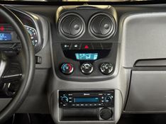 CHEVROLET AGILE 1.4 MPFI LT 8V 2012/2013 GRIFFCAR MULTIMARCAS DOIS IRMÃOS / Carros no Vale