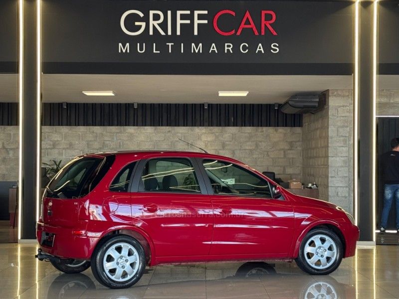 CHEVROLET CORSA 1.4 MPFI PREMIUM 8V 2008/2009 GRIFFCAR MULTIMARCAS DOIS IRMÃOS / Carros no Vale