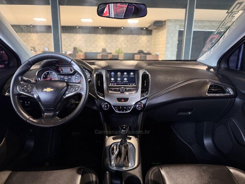 CHEVROLET CRUZE 1.4 TURBO LT 16V 2022/2023 GRIFFCAR MULTIMARCAS DOIS IRMÃOS / Carros no Vale CHEVROLET CRUZE 1.4 TURBO LT 16V 2022/2023 GRIFFCAR MULTIMARCAS DOIS IRMÃOS / Carros no Vale