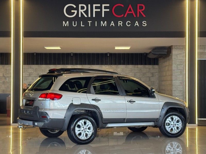 FIAT PALIO 1.8 MPI ADVENTURE LOCKER WEEKEND 16V 2011/2012 GRIFFCAR MULTIMARCAS DOIS IRMÃOS / Carros no Vale