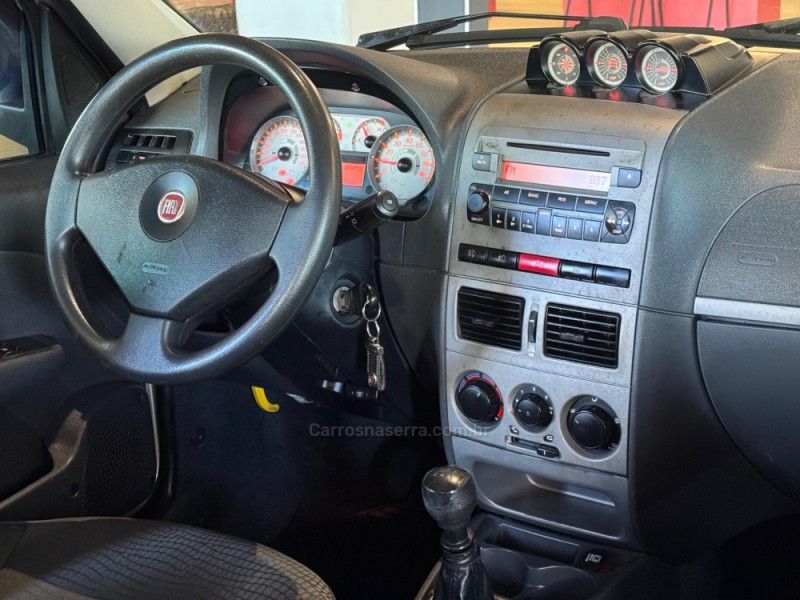 FIAT PALIO 1.8 MPI ADVENTURE LOCKER WEEKEND 16V 2011/2012 GRIFFCAR MULTIMARCAS DOIS IRMÃOS / Carros no Vale
