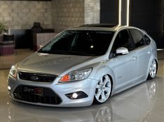 FORD FOCUS 2.0 TITANIUM HATCH 16V 2011/2012 GRIFFCAR MULTIMARCAS DOIS IRMÃOS / Carros no Vale