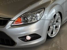 FORD FOCUS 2.0 TITANIUM HATCH 16V 2011/2012 GRIFFCAR MULTIMARCAS DOIS IRMÃOS / Carros no Vale