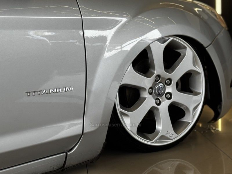 FORD FOCUS 2.0 TITANIUM HATCH 16V 2011/2012 GRIFFCAR MULTIMARCAS DOIS IRMÃOS / Carros no Vale