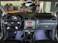 FORD FOCUS 2.0 TITANIUM HATCH 16V 2011/2012 GRIFFCAR MULTIMARCAS DOIS IRMÃOS / Carros no Vale