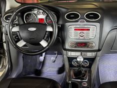 FORD FOCUS 2.0 TITANIUM HATCH 16V 2011/2012 GRIFFCAR MULTIMARCAS DOIS IRMÃOS / Carros no Vale
