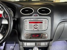 FORD FOCUS 2.0 TITANIUM HATCH 16V 2011/2012 GRIFFCAR MULTIMARCAS DOIS IRMÃOS / Carros no Vale