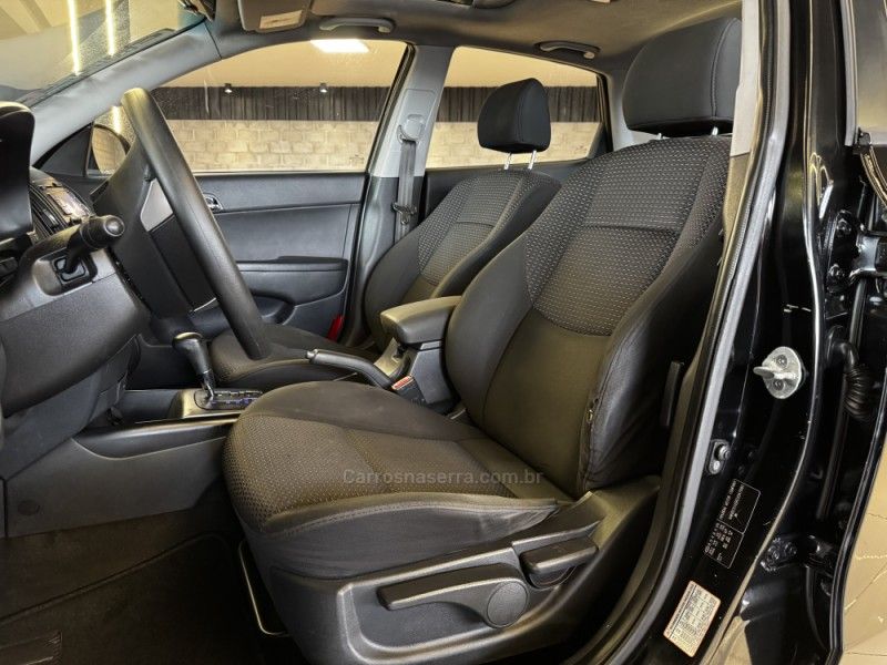 HYUNDAI I30 2.0 MPI 16V 2012/2012 GRIFFCAR MULTIMARCAS DOIS IRMÃOS / Carros no Vale