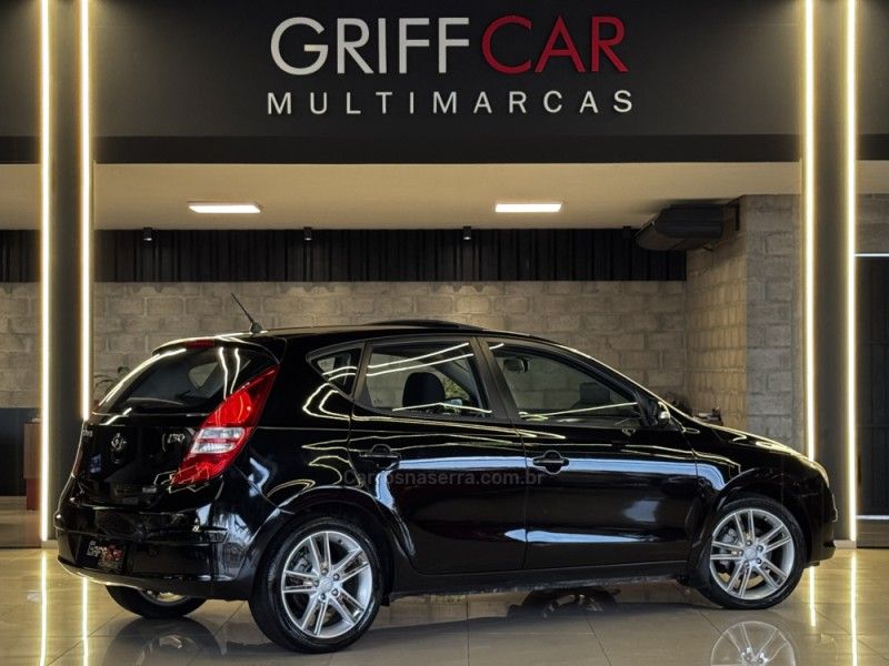 HYUNDAI I30 2.0 MPI 16V 2012/2012 GRIFFCAR MULTIMARCAS DOIS IRMÃOS / Carros no Vale