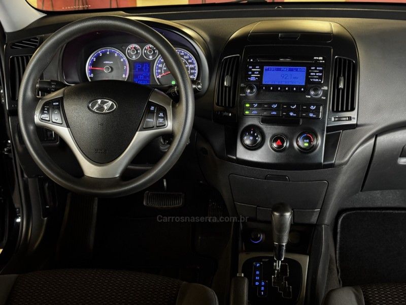 HYUNDAI I30 2.0 MPI 16V 2012/2012 GRIFFCAR MULTIMARCAS DOIS IRMÃOS / Carros no Vale