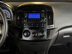 HYUNDAI I30 2.0 MPI 16V 2012/2012 GRIFFCAR MULTIMARCAS DOIS IRMÃOS / Carros no Vale