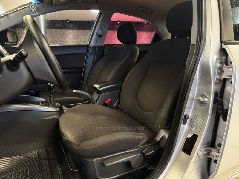 KIA CERATO 1.6 E.221 SEDAN 16V 2010/2011 GRIFFCAR MULTIMARCAS DOIS IRMÃOS / Carros no Vale
