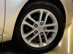 KIA CERATO 1.6 E.221 SEDAN 16V 2010/2011 GRIFFCAR MULTIMARCAS DOIS IRMÃOS / Carros no Vale