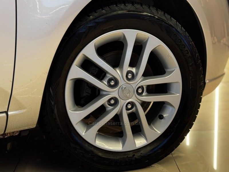 KIA CERATO 1.6 E.221 SEDAN 16V 2010/2011 GRIFFCAR MULTIMARCAS DOIS IRMÃOS / Carros no Vale