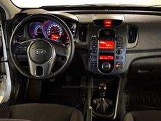 KIA CERATO 1.6 E.221 SEDAN 16V 2010/2011 GRIFFCAR MULTIMARCAS DOIS IRMÃOS / Carros no Vale