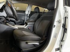 KIA SPORTAGE 2.0 LX 4X2 16V 2014/2014 GRIFFCAR MULTIMARCAS DOIS IRMÃOS / Carros no Vale