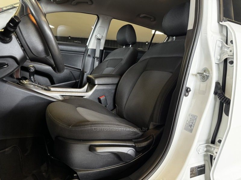 KIA SPORTAGE 2.0 LX 4X2 16V 2014/2014 GRIFFCAR MULTIMARCAS DOIS IRMÃOS / Carros no Vale KIA SPORTAGE 2.0 LX 4X2 16V 2014/2014 GRIFFCAR MULTIMARCAS DOIS IRMÃOS / Carros no Vale