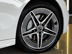 MERCEDES-BENZ C 200 1.5 EQ BOOST TURBO AMG LINE HIBRIDO 2023/2023 GRIFFCAR MULTIMARCAS DOIS IRMÃOS / Carros no Vale