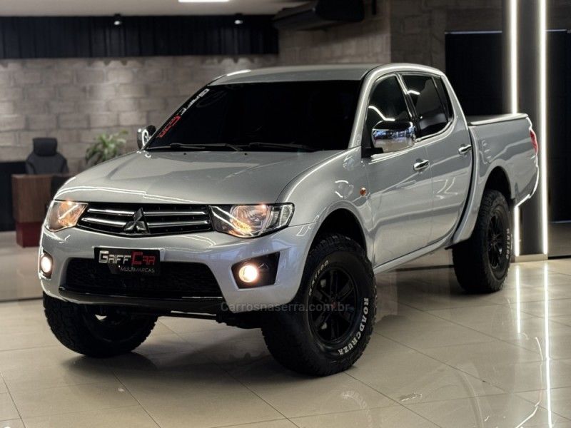 MITSUBISHI L200 TRITON 3.2 HPE 4X4 CD 16V TURBO INTERCOOLER 2012/2012 GRIFFCAR MULTIMARCAS DOIS IRMÃOS / Carros no Vale MITSUBISHI L200 TRITON 3.2 HPE 4X4 CD 16V TURBO INTERCOOLER 2012/2012 GRIFFCAR MULTIMARCAS DOIS IRMÃOS / Carros no Vale