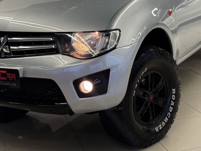 MITSUBISHI L200 TRITON 3.2 HPE 4X4 CD 16V TURBO INTERCOOLER 2012/2012 GRIFFCAR MULTIMARCAS DOIS IRMÃOS / Carros no Vale MITSUBISHI L200 TRITON 3.2 HPE 4X4 CD 16V TURBO INTERCOOLER 2012/2012 GRIFFCAR MULTIMARCAS DOIS IRMÃOS / Carros no Vale