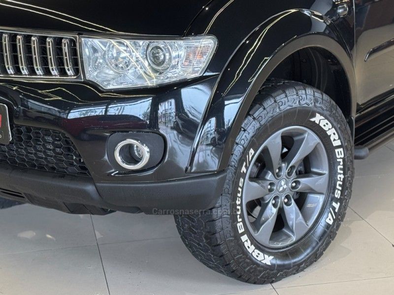 MITSUBISHI PAJERO DAKAR 3.2 4X4 16V TURBO INTERCOOLER 2012/2013 GRIFFCAR MULTIMARCAS DOIS IRMÃOS / Carros no Vale MITSUBISHI PAJERO DAKAR 3.2 4X4 16V TURBO INTERCOOLER 2012/2013 GRIFFCAR MULTIMARCAS DOIS IRMÃOS / Carros no Vale