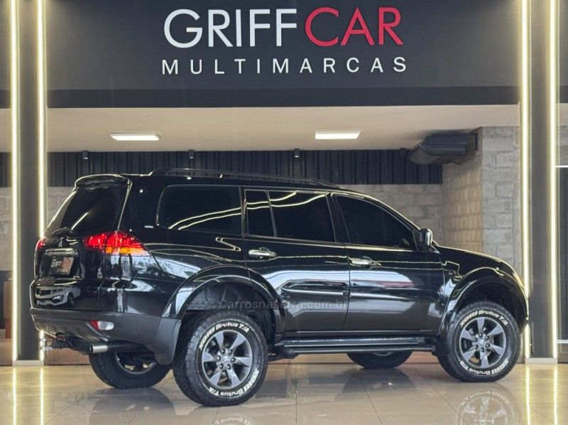 MITSUBISHI PAJERO DAKAR 3.2 4X4 16V TURBO INTERCOOLER 2012/2013 GRIFFCAR MULTIMARCAS DOIS IRMÃOS / Carros no Vale MITSUBISHI PAJERO DAKAR 3.2 4X4 16V TURBO INTERCOOLER 2012/2013 GRIFFCAR MULTIMARCAS DOIS IRMÃOS / Carros no Vale