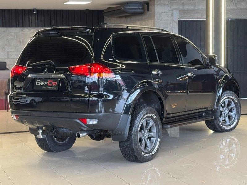 MITSUBISHI PAJERO DAKAR 3.2 4X4 16V TURBO INTERCOOLER 2012/2013 GRIFFCAR MULTIMARCAS DOIS IRMÃOS / Carros no Vale MITSUBISHI PAJERO DAKAR 3.2 4X4 16V TURBO INTERCOOLER 2012/2013 GRIFFCAR MULTIMARCAS DOIS IRMÃOS / Carros no Vale