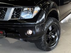 NISSAN FRONTIER 2.5 SE ATTACK 4X4 CD TURBO ELETRONIC 2012/2013 GRIFFCAR MULTIMARCAS DOIS IRMÃOS / Carros no Vale