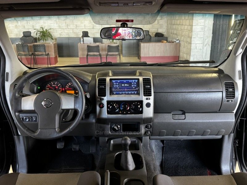 NISSAN FRONTIER 2.5 SE ATTACK 4X4 CD TURBO ELETRONIC 2012/2013 GRIFFCAR MULTIMARCAS DOIS IRMÃOS / Carros no Vale NISSAN FRONTIER 2.5 SE ATTACK 4X4 CD TURBO ELETRONIC 2012/2013 GRIFFCAR MULTIMARCAS DOIS IRMÃOS / Carros no Vale
