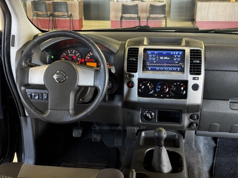 NISSAN FRONTIER 2.5 SE ATTACK 4X4 CD TURBO ELETRONIC 2012/2013 GRIFFCAR MULTIMARCAS DOIS IRMÃOS / Carros no Vale NISSAN FRONTIER 2.5 SE ATTACK 4X4 CD TURBO ELETRONIC 2012/2013 GRIFFCAR MULTIMARCAS DOIS IRMÃOS / Carros no Vale