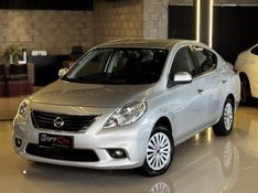 NISSAN VERSA 1.6 16V SL 2012/2013 GRIFFCAR MULTIMARCAS DOIS IRMÃOS / Carros no Vale