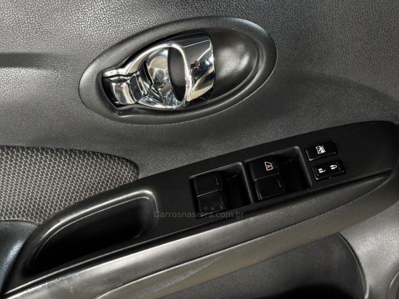 NISSAN VERSA 1.6 16V SL 2012/2013 GRIFFCAR MULTIMARCAS DOIS IRMÃOS / Carros no Vale NISSAN VERSA 1.6 16V SL 2012/2013 GRIFFCAR MULTIMARCAS DOIS IRMÃOS / Carros no Vale