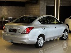 NISSAN VERSA 1.6 16V SL 2012/2013 GRIFFCAR MULTIMARCAS DOIS IRMÃOS / Carros no Vale