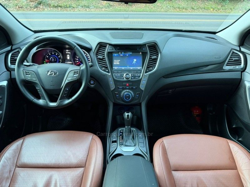 HYUNDAI SANTA FÉ 3.3 MPFI 4X4 7 LUGARES V6 270CV 2013/2014 KASPER VEÍCULOS DOIS IRMÃOS / Carros no Vale HYUNDAI SANTA FÉ 3.3 MPFI 4X4 7 LUGARES V6 270CV 2013/2014 KASPER VEÍCULOS DOIS IRMÃOS / Carros no Vale