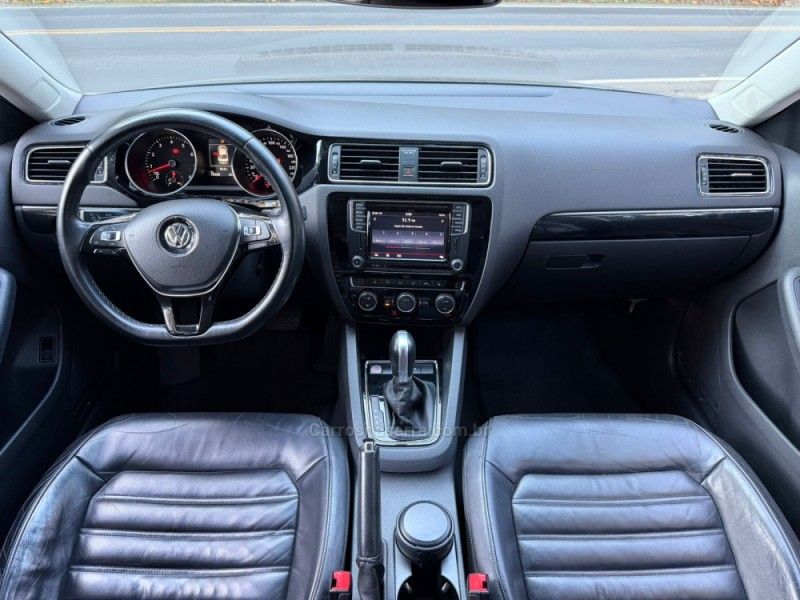 VOLKSWAGEN JETTA 2.0 TSI HIGHLINE 211CV DSG 2016/2017 KASPER VEÍCULOS DOIS IRMÃOS / Carros no Vale VOLKSWAGEN JETTA 2.0 TSI HIGHLINE 211CV DSG 2016/2017 KASPER VEÍCULOS DOIS IRMÃOS / Carros no Vale