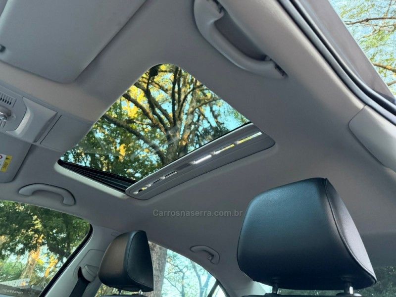 VOLKSWAGEN JETTA 2.0 TSI HIGHLINE 211CV DSG 2016/2017 KASPER VEÍCULOS DOIS IRMÃOS / Carros no Vale VOLKSWAGEN JETTA 2.0 TSI HIGHLINE 211CV DSG 2016/2017 KASPER VEÍCULOS DOIS IRMÃOS / Carros no Vale