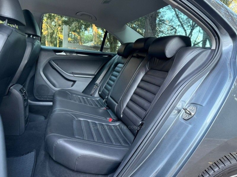 VOLKSWAGEN JETTA 2.0 TSI HIGHLINE 211CV DSG 2016/2017 KASPER VEÍCULOS DOIS IRMÃOS / Carros no Vale VOLKSWAGEN JETTA 2.0 TSI HIGHLINE 211CV DSG 2016/2017 KASPER VEÍCULOS DOIS IRMÃOS / Carros no Vale